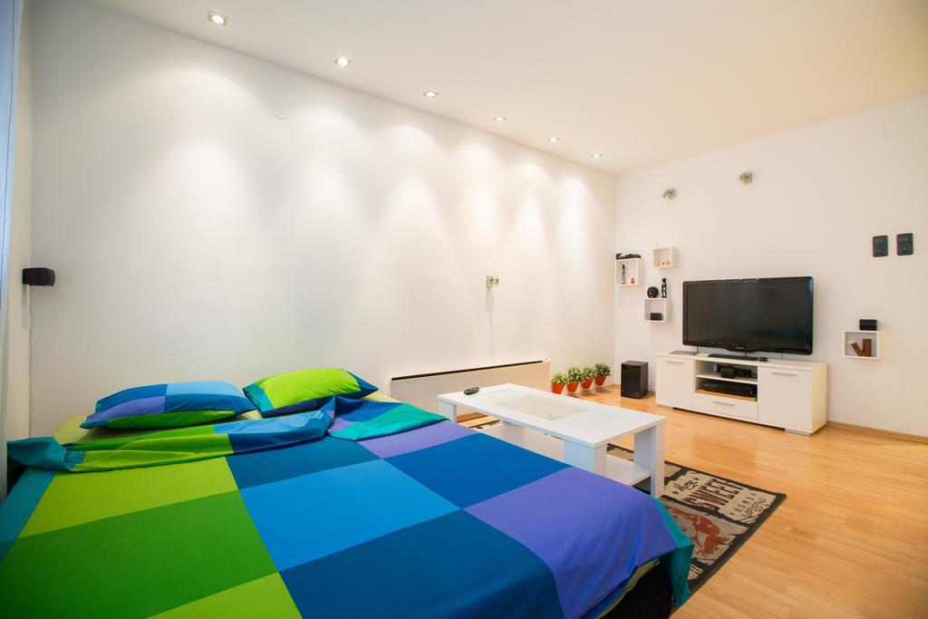 Eazzynight Center Apartment Zagreb Rum bild