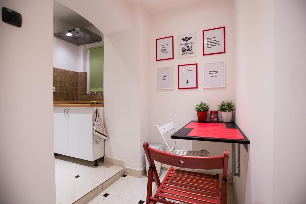 Eazzynight Center Apartment Zagreb Rum bild