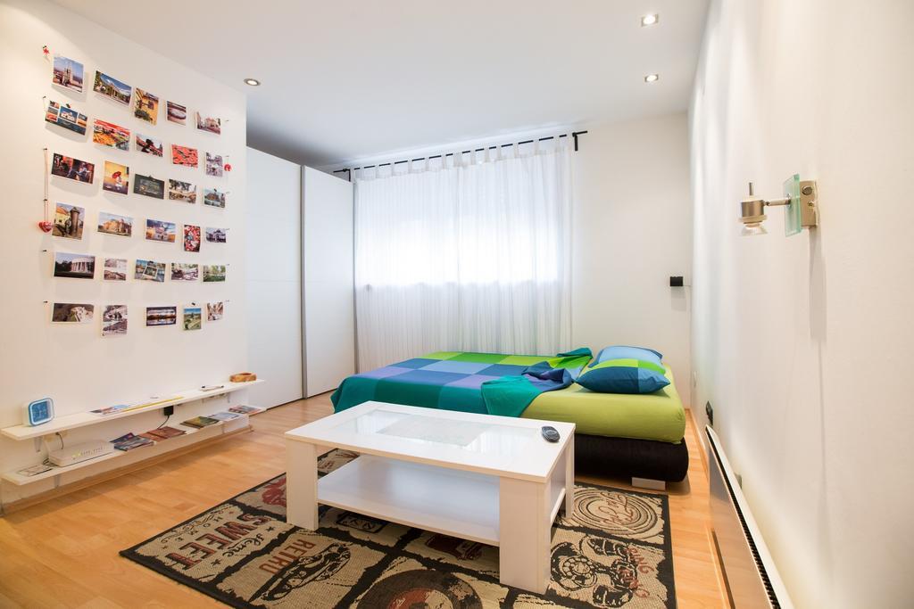 Eazzynight Center Apartment Zagreb Rum bild